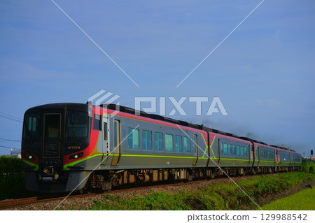 Limited-time Awa Odori festival! 5-car Uzushio Express (2700 series) Limited-time Awa Odori festival! 5-car Uzushio Express (2700 series) 129988542