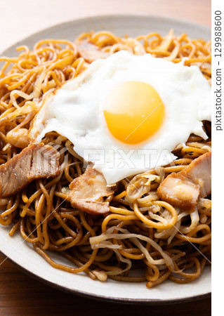 Delicious fried noodles with sauce and a fried egg 129988600