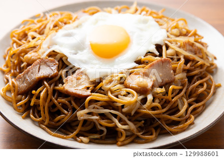 Delicious fried noodles with sauce and a fried egg 129988601