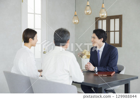 Young man and businesswoman, business negotiations 129988844