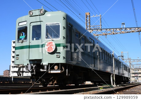 停泊在車站的南海電鐵2200系列列車（顯示半快車標誌） 129989359
