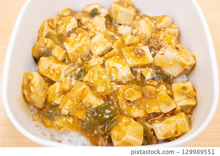 Delicious convenience store bento mapo tofu rice bowl 129989551