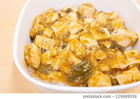 美味的便利商店便當麻婆豆腐蓋飯 美味的便利商店便當麻婆豆腐蓋飯 129989558