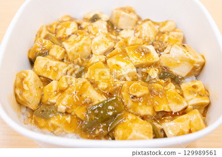 Delicious convenience store bento mapo tofu rice bowl 129989561