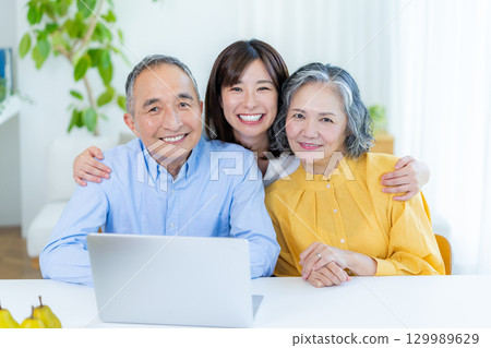 Parent-child watching personal computer in the living room 129989629