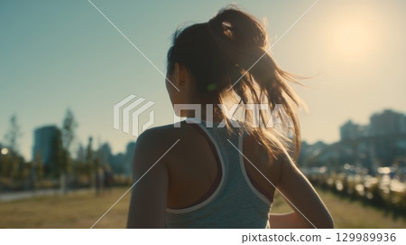 慢跑的日本女性 129989936