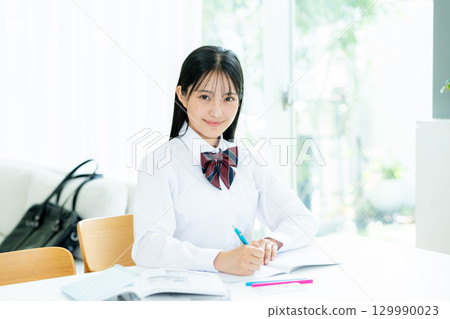 Girls high school studying at home 129990023