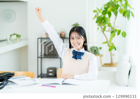 Girls high school studying at home 129990131