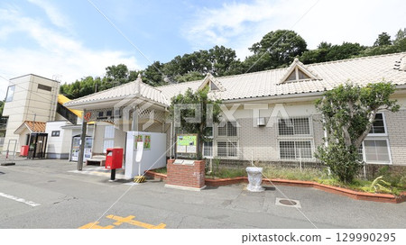 JR Tokaido Line Kannami Station building, entrance/exit 129990295