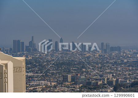 View of downtown Los Angeles from the Griffith Observatory, USA 129990601