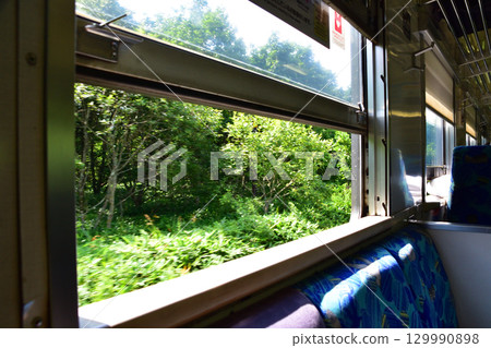 JR北海道根室本線，從厚床站到濱中站的火車車窗景色 129990898