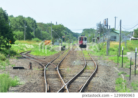 JR北海道根室本線，浜中站至厚岸站的列車窗景色（2023年） 129990963