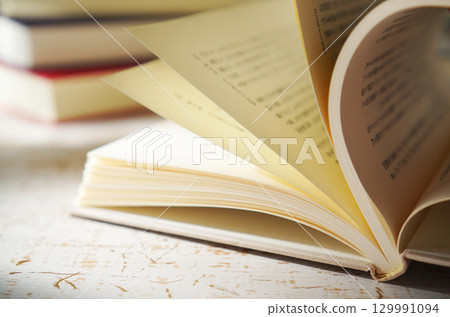 Autumn is the season for reading. Open a book (image) 129991094