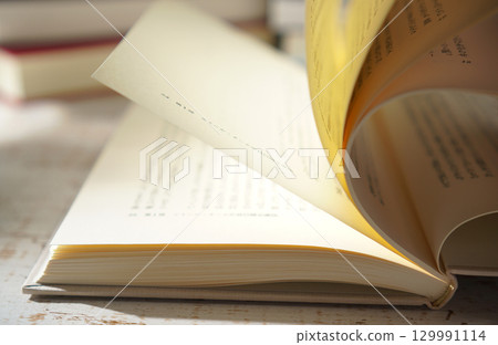 Autumn is the season for reading. Open a book (image) 129991114