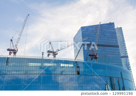 business center skyscraper under construction in the blue sky background business center skyscraper under construction in the blue sky background 129991198