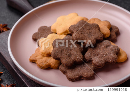 Sweet crispy biscuit with cocoa flavor, baking at home. Biscuit as a dessert 129991938