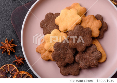 Sweet crispy biscuit with cocoa flavor, baking at home. Biscuit as a dessert 129991939