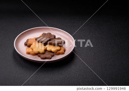 Sweet crispy biscuit with cocoa flavor, baking at home. Biscuit as a dessert 129991946