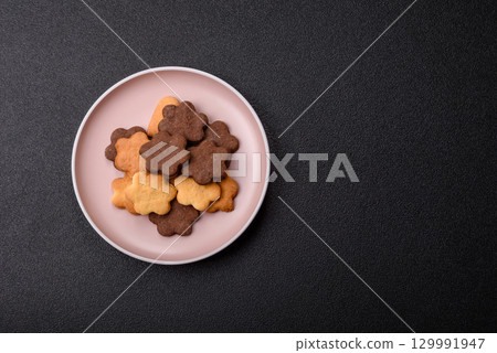 Sweet crispy biscuit with cocoa flavor, baking at home. Biscuit as a dessert 129991947