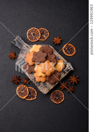 Sweet crispy biscuit with cocoa flavor, baking at home. Biscuit as a dessert 129991963