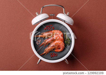 Cooked shrimp, prawn, meal, fresh seafood. Time to eat prawns 129992109