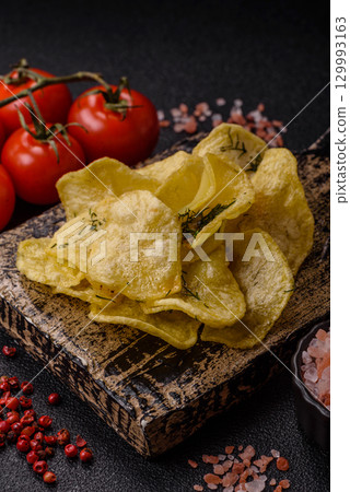 Crisps fried with salt, spices and garlic. Cooked potatoes Crisps fried with salt, spices and garlic. Cooked potatoes 129993163