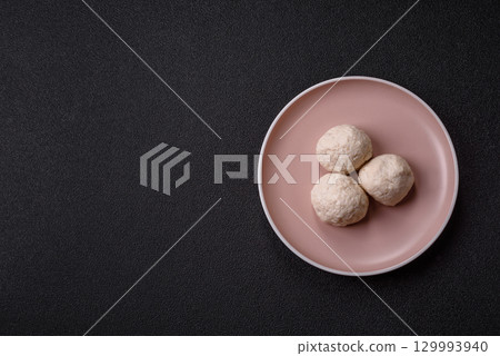 Chicken meatballs, cutlets steamed with salt and spices, a healthy meal Chicken meatballs, cutlets steamed with salt and spices, a healthy meal 129993940