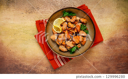 mussels no shell, boiled, mussels, peeled, in a bowl, with lemon and parsley, Chilean mussels, top view, no people, 129996280