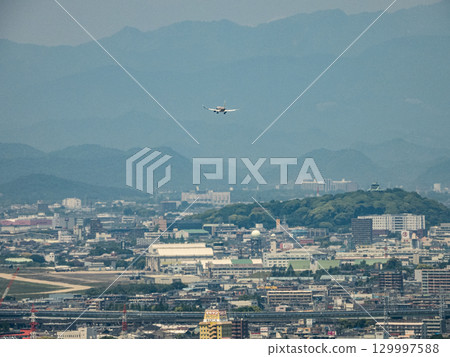從名古屋市看到的小牧山城和飛機 129997588