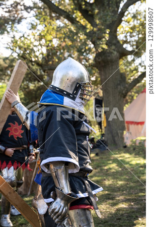 a man in the costume of a medieval knight 129998607