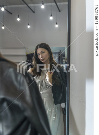 Portrait of mature business woman with arms crossed looking at camera. onfident Portrait of mature business woman with arms crossed looking at camera. onfident 129998765