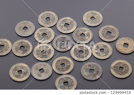 江戶時代的寬永通寶錢幣 江戶時代的寬永通寶錢幣 129999458