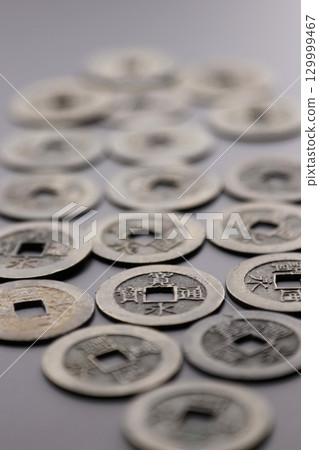 江戶時代的寬永通寶錢幣 129999467