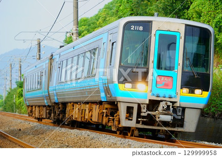 [Soon to be the final destination, Takamatsu] 2000 Series Diesel Car, Limited Express Shimanto 129999958
