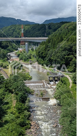 在一座山橋上 在一座山橋上 130000478