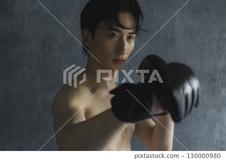 拳擊的男人 拳擊的男人 130000980