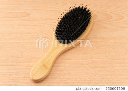 Pig bristle hairbrush 130001306