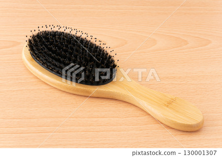Pig bristle hairbrush 130001307