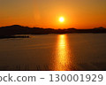 海上美麗的橙色日落 130001929