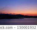 黎明天空中美麗的漸層色（橙色和藍色） 130001932