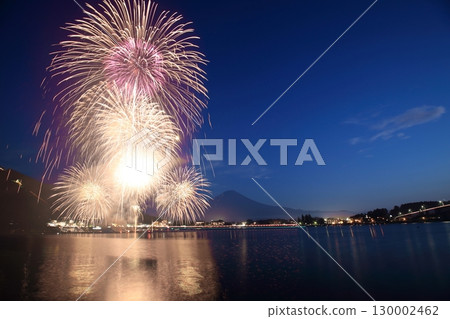 夏夜綻放的煙火般美麗的夏天 夏夜綻放的煙火般美麗的夏天 130002462