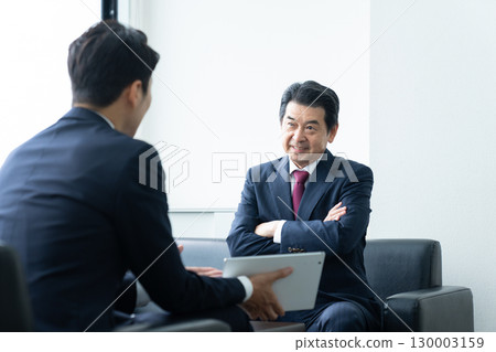 Middle-aged businessman receiving sales Middle-aged businessman receiving sales 130003159