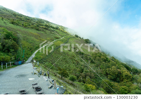 Sekigahara Town, Gifu Prefecture: The hiking trail from the Ibukiyama Driveway parking lot to the summit 130003230