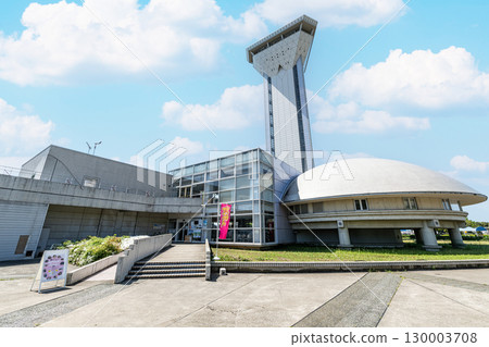 Lake Kasumigaura Fureai Land on a clear day in Namegata City, Ibaraki Prefecture 130003708