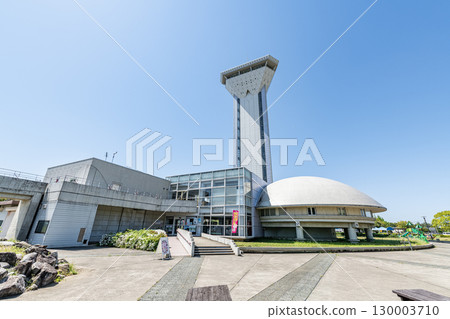 Lake Kasumigaura Fureai Land on a clear day in Namegata City, Ibaraki Prefecture 130003710