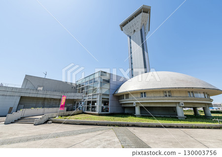 Lake Kasumigaura Fureai Land on a clear day in Namegata City, Ibaraki Prefecture 130003756