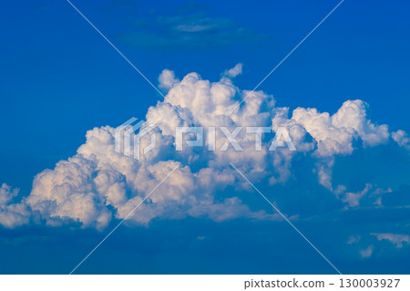 Summer blue sky and white clouds d-2 High saturation contrast 130003927