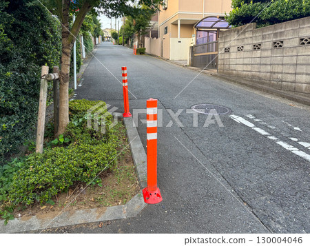 Residential roads, cranks to control the speed of cars Residential roads, cranks to control the speed of cars 130004046