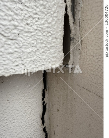 外牆油漆開裂 130004726