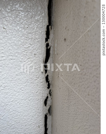Cracked paint on exterior walls 130004728